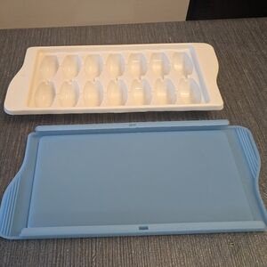 OXO Ice Cube Tray With Slide On Cover